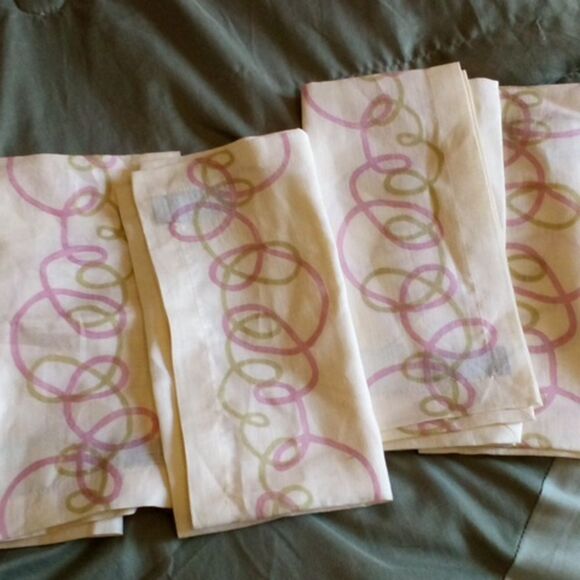 TOM THOMPSON Elegant Cream Napkins with Pastel Swirls set of 4 - Picture 3 of 4